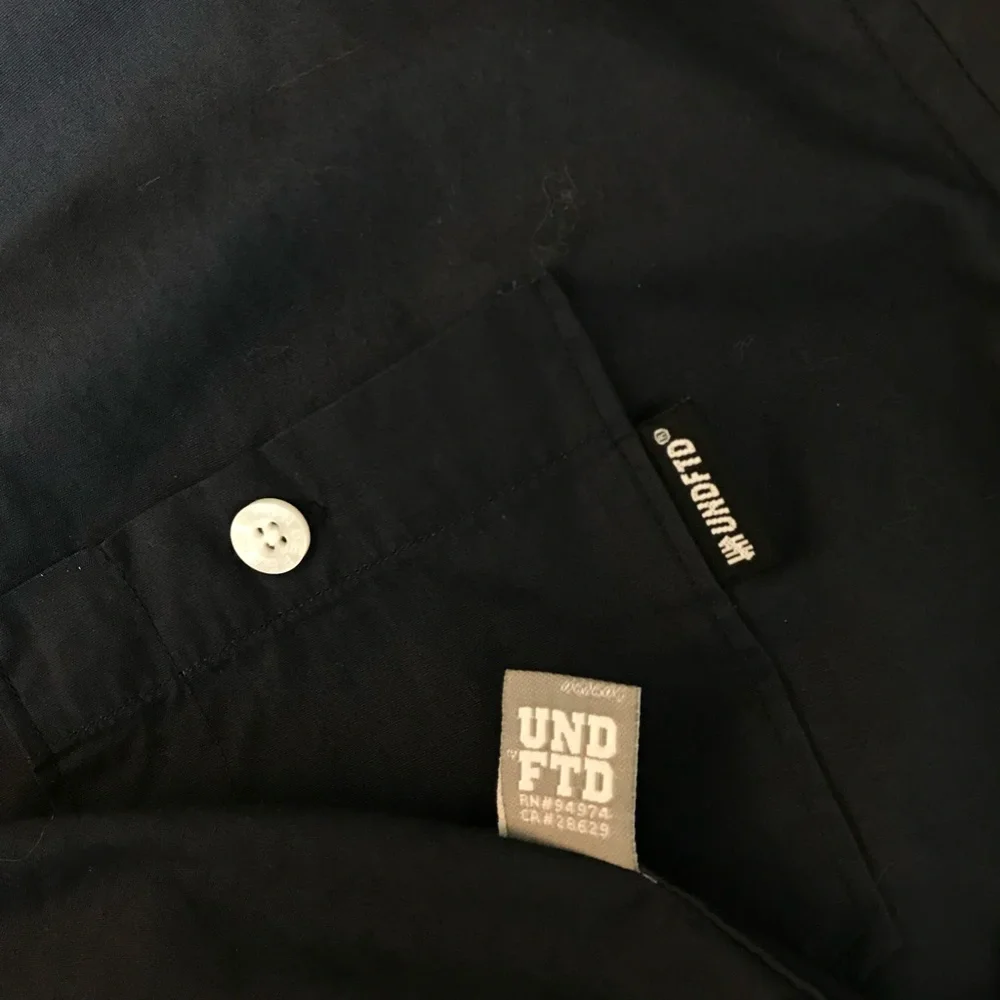 Undefeated Men’s XL Black Short Sleeve Button Up Shirt with chest pocket in EUC - Picture 14 of 14